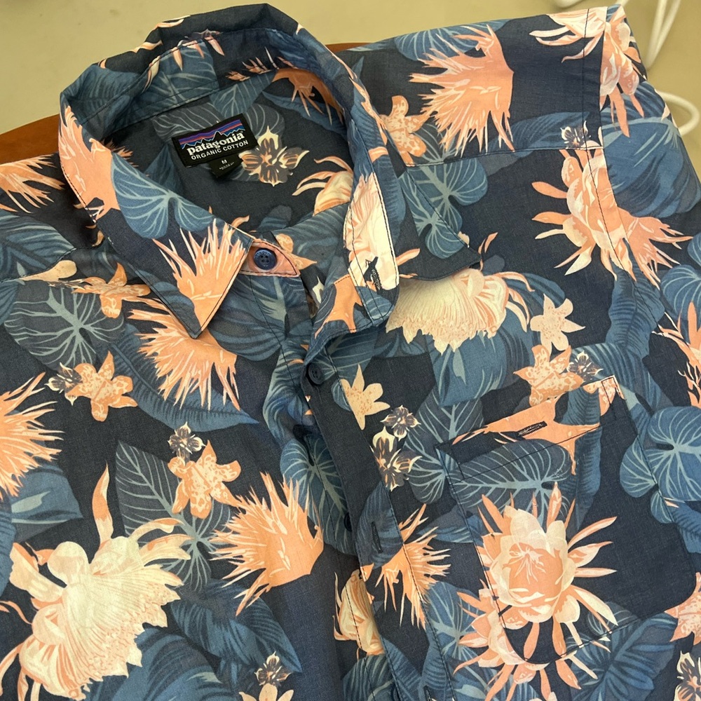 Men’s Patagonia Floral Short Sleeved Button Down Size M